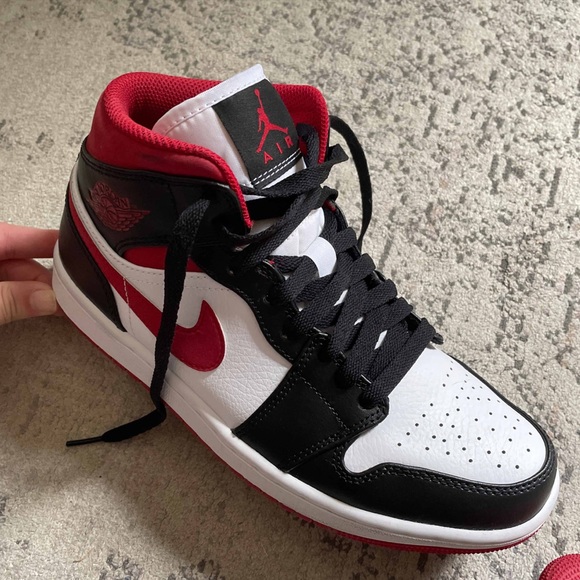 aj 1 black gym red